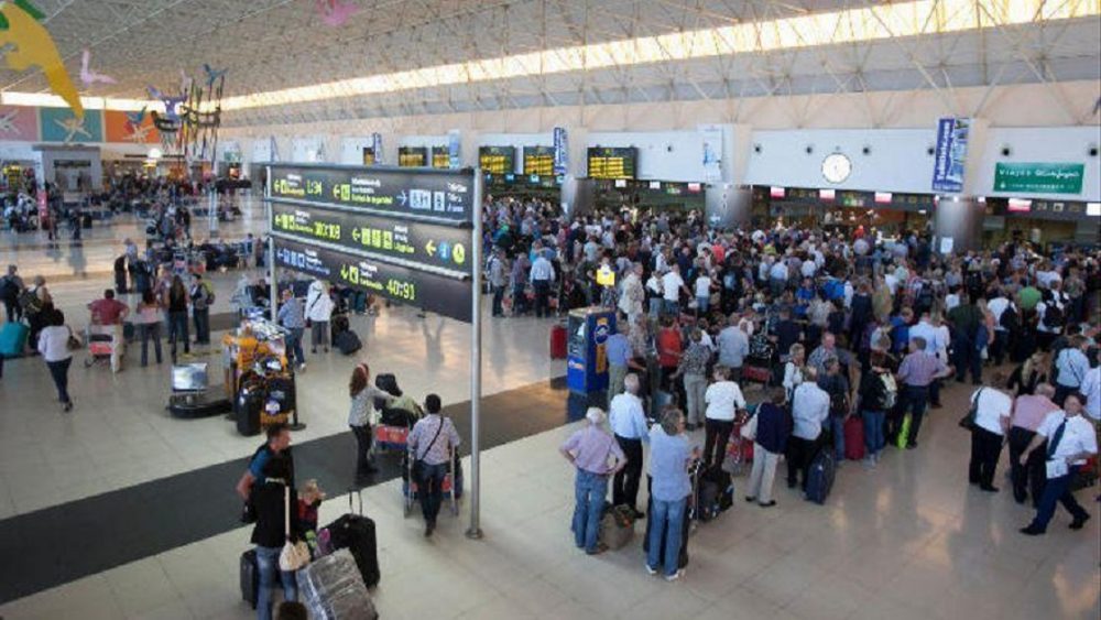 Iniziata la stagione estiva. Connessioni marittime e aeree in aumento