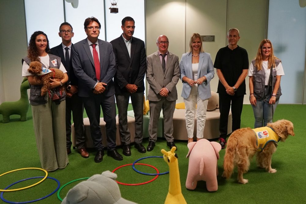 Canarie. Terapia con cani in sostegno ai minori vittime di violenza