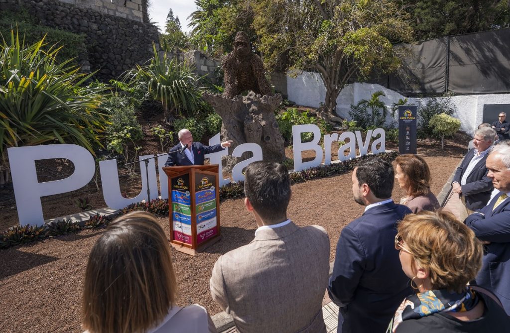 Loro Parque regala a Puerto de la Cruz una scultura