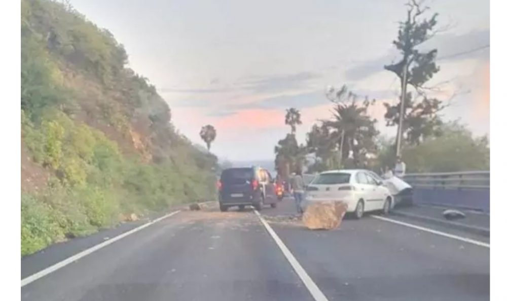 A Tenerife donna ferita da una grossa pietra che colpisce un’auto