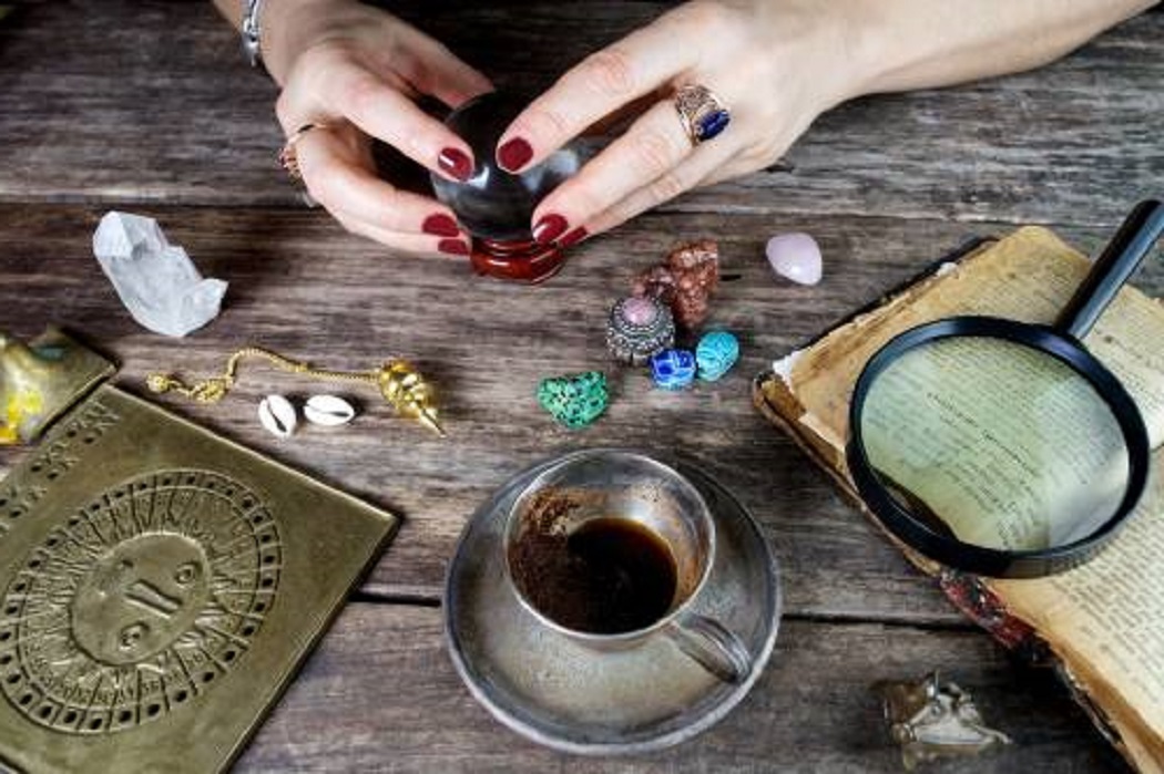 Gran Canaria, smascherate due finte religiose della Santeria accusate di truffe e minacce alle vittime