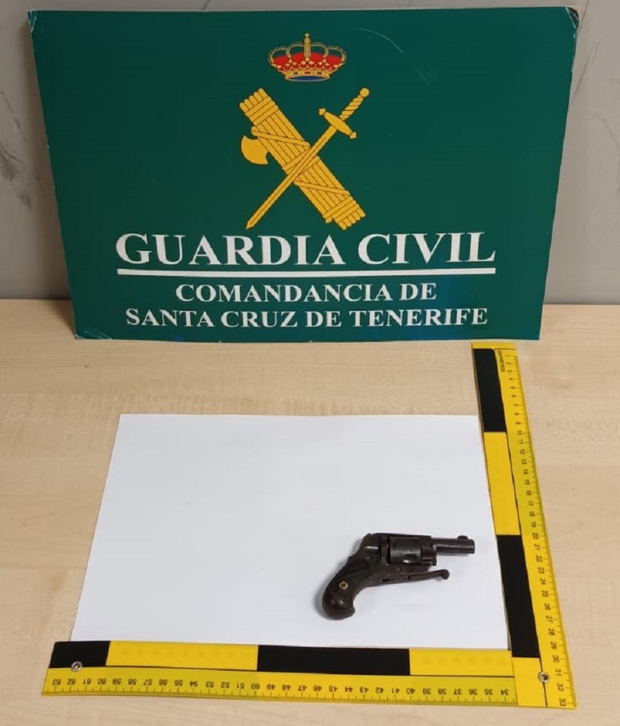 Tenerife. La Guardia Civil sequestra un’arma da fuoco nel bagaglio da stiva