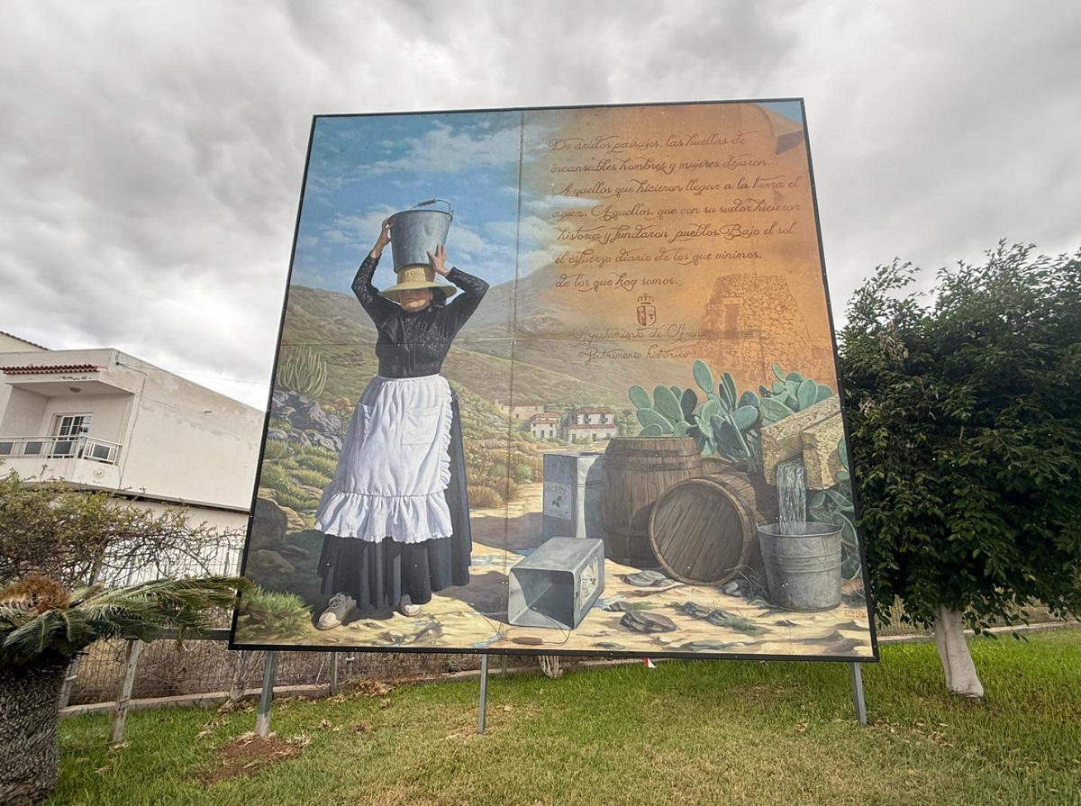 Arona recupera il murale “La Aguadora” e lo espone a Cabo Blanco