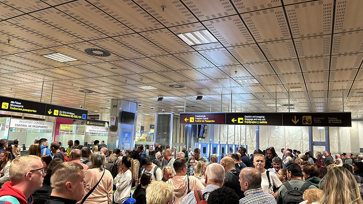 Le code ai controlli passaporti minacciano l’immagine turistica della Spagna