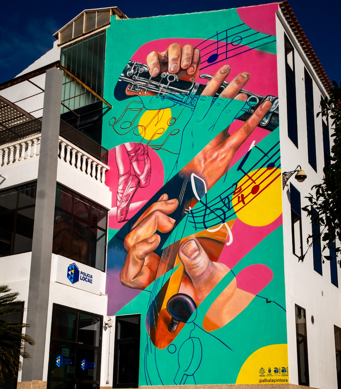 Arona inaugura un murale in omaggio alla musica a Los Cristianos