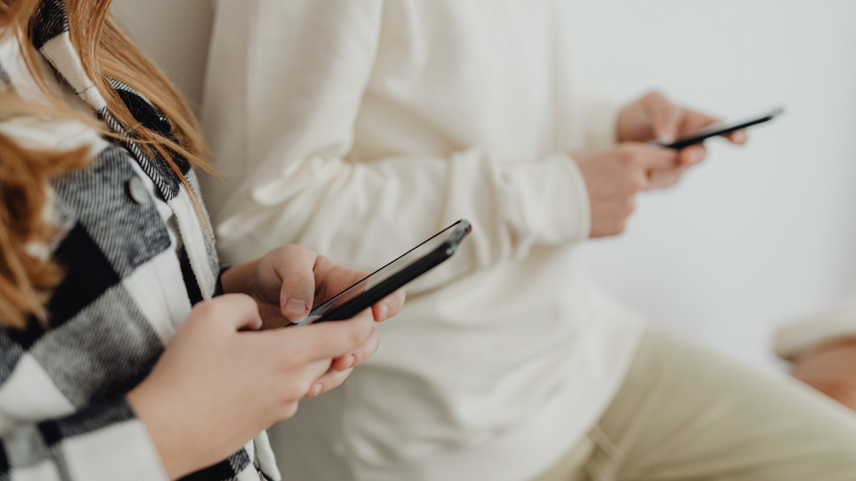 Il tempo dei bambini e adolescenti che trascorrono con adulti e coetanei si è drasticamente ridotto